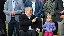 Prezident Miloš Zeman zapálil v Lánech Masarykovu vatru.