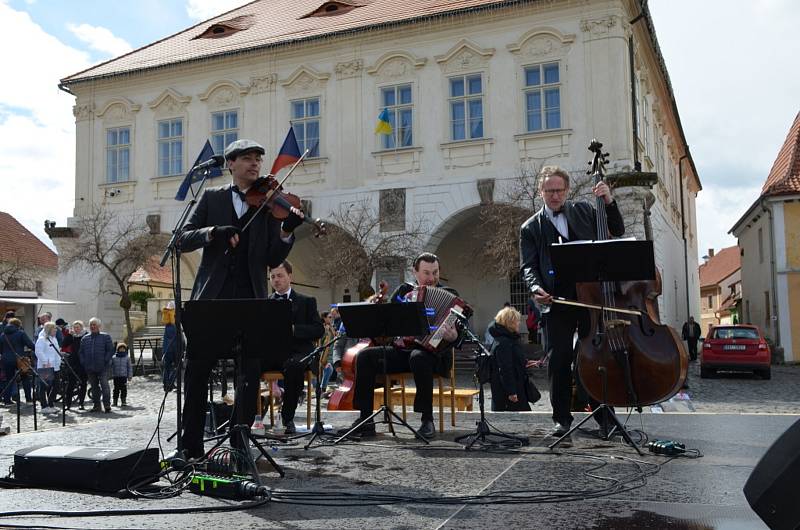 Vajíčkobraní aneb největší světové tvrdovaječnické slavnosti ve Velvarech.