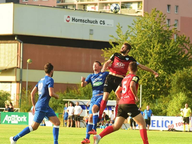 Králův Dvůr (v modrém) podlehl doma v MOL Cupu Táborsku 1:2. 