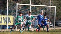 Velvary (v modrém) mají první jarní výhru, doma porazily Bohemians B 1:0.