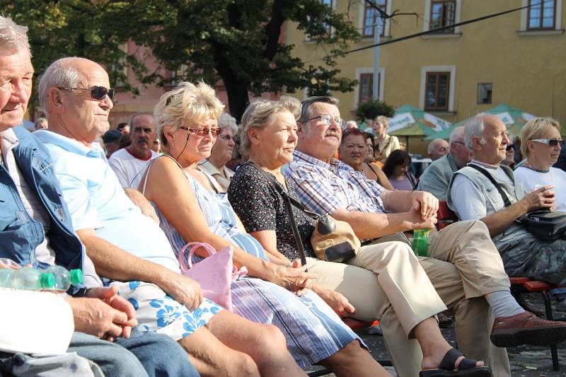 Rožnění uherského býka. Slaný, 8. září 2012. Spojeno s návštěvou památek v rámci Dnů evropského dědictví a odhalením obří keramické slánky do slánské sbírky. Věnovalo ji sdružení patriotů Slaného. Nechyběl ani koncert Ivana Mládka.