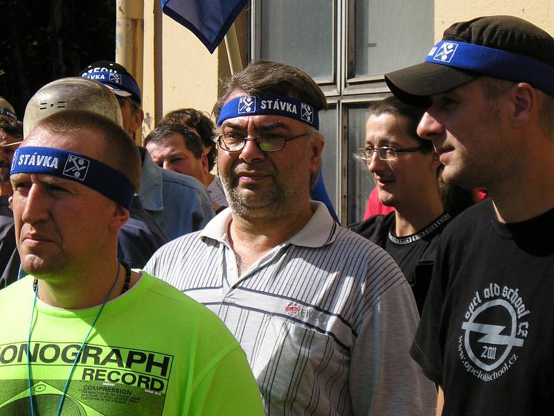 Hodinová stávka zaměstnanců Poldi, kteří nedostávají včas své mzdy.
