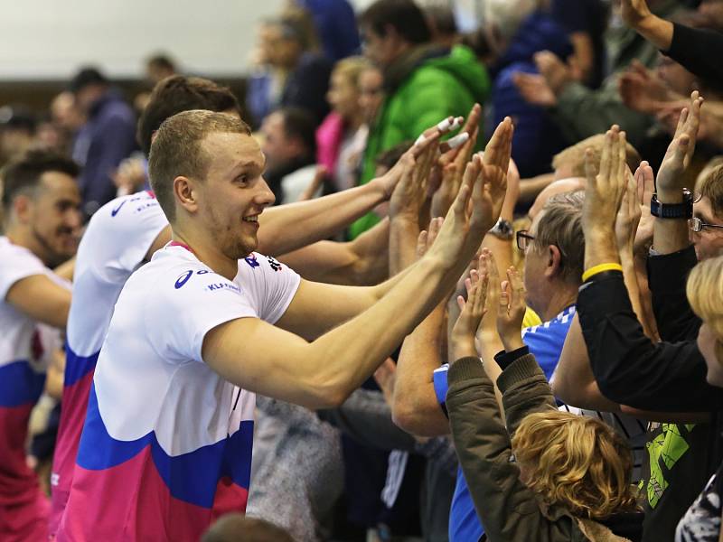 Kladno volejbal cz - Příbram 3:0 (25:16, 25:23, 25:20), Extraliga volejbalu, Kladno, 25. 11. 2015 + dražba dresů - akce MOVEMBER