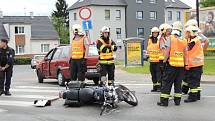 Nehoda motocyklu ve Smečenské ulici v Kladně.