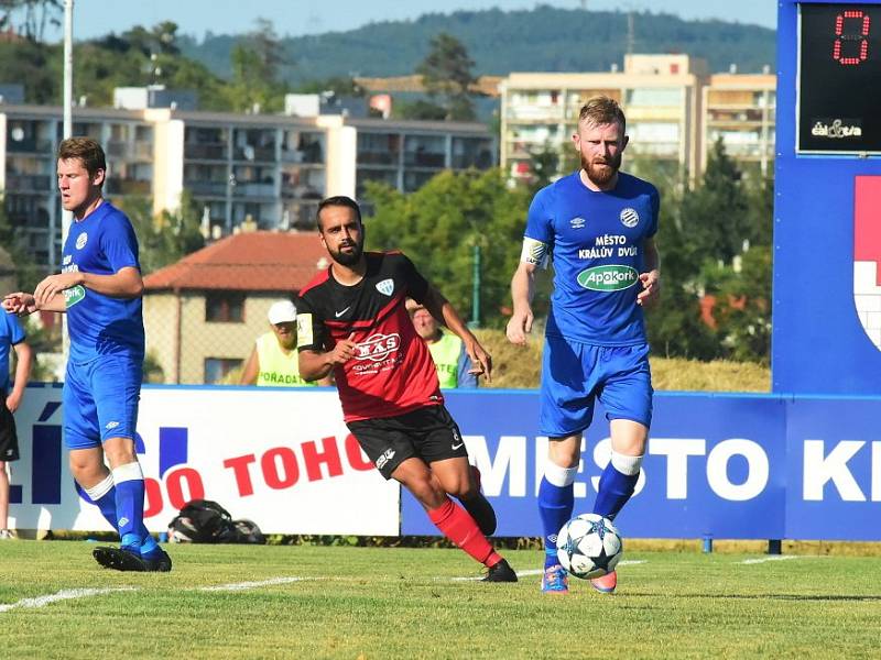 Králův Dvůr (v modrém) podlehl doma v MOL Cupu Táborsku 1:2. 