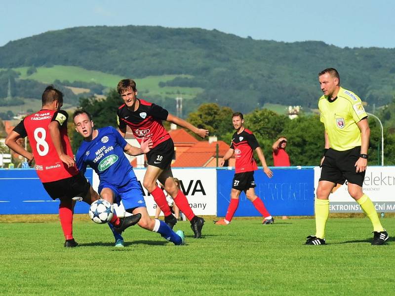 Králův Dvůr (v modrém) podlehl doma v MOL Cupu Táborsku 1:2. 