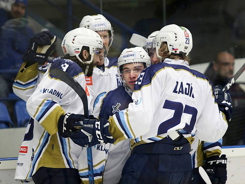 Dlouho drama, nakonec jasný výsledek 8:2. Kladno (v bílém) si poradilo s Kadaní.