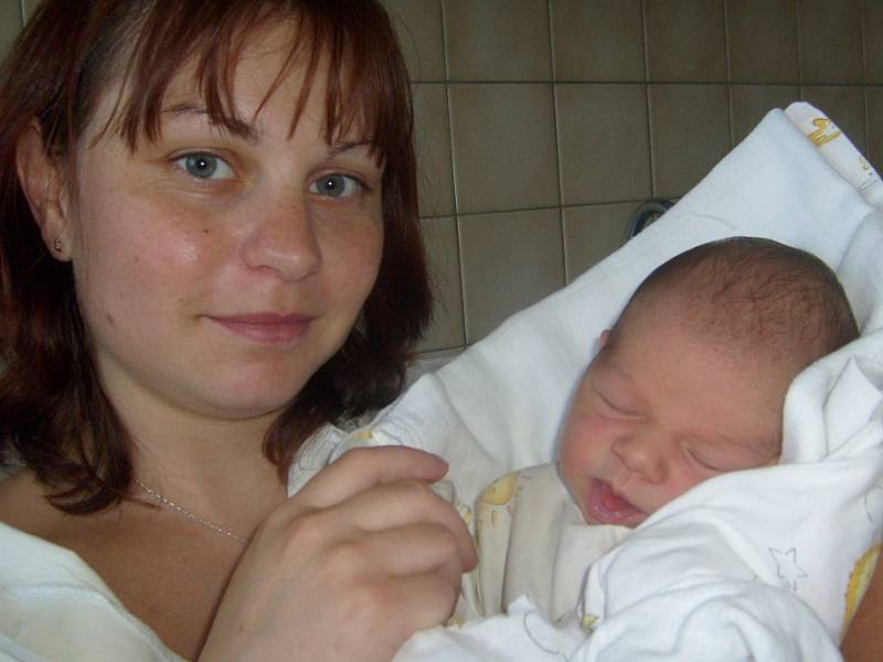 Pavlína Linhartová, Rakovník, 2.8.2008, váha 3,25 kg, míra 49 cm, Rodiče Petra Maříková a Petr Linhart ( porodnice Slaný)