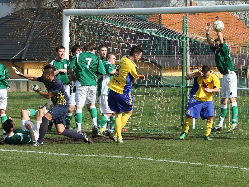 Černá neděle v Hostouni. AFK vyfoukl Sokolu body po neskutečném obratu //  Sokol Hostouň - AFK Loděnice 3:4 (3:1) , utkání I.A, tř. 2013/14, hráno 30.3.2014