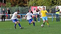 Vyrovnaný zápas I. A třídy vyhráli fotbalisté Velké Dobré (v bílém) - SK Rakovník přehráli 1:0.