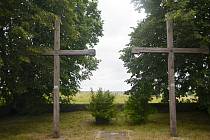 Kříže, které připomínají památku padlých.