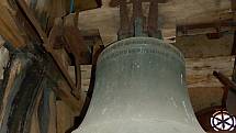 Historický zvon odlitý roku 1484 v Praze zvonařem mistrem Hanušem rozezněli i v Družci. Jako zvoníci se vystřídali starosta Zdeněk Kofent, Tomáš Carvan a kronikář Vladimír Drvota.