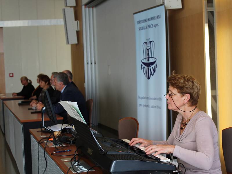 Slavnostní ceremoniál zahájení školního roku kladenské univerzity třetího věku.