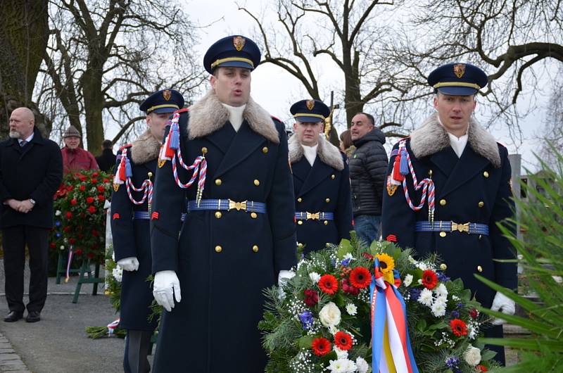V Lánech na hřbitově se uskutečnil pietní akt u příležitosti 172. výročí narození prezidenta Masaryka.