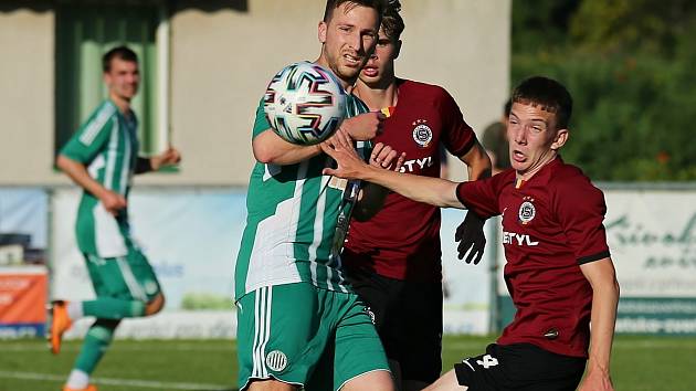 Předkrm s juniorkou. Sokol Hostouň vs. AC Sparta Praha U19 2:2, příprava 11. 6. 2021