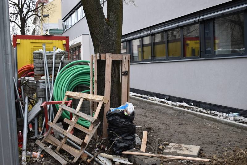 Centrální depozitář Středočeské vědecké knihovny v Kladně je těsně před dokončením.