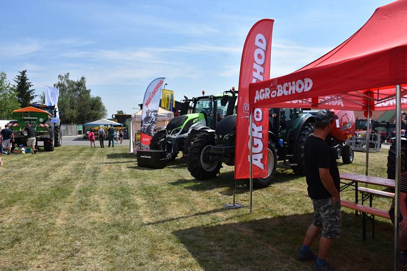 Den otevřených dveří a polní den na farmě.