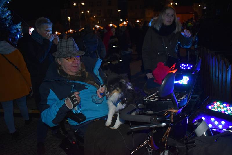 Kladenské Vánoce rozsvítily tisíce světel a Pohádkový strom splněných přání.