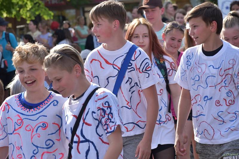 Ze zahájení 5. ročníku Olympiády dětí a mládež ve Slaném.
