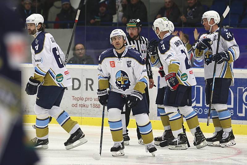 Hokejová Chance liga: Rytíři Kladno - HC Slovan Ústí nad Labem 3:2. Jaromír Jágr po více než roce hrál soutěžní zápas v Kladně.