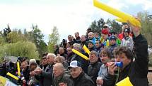 Vesnický fotbal v přímém TV přenosu! Doksy přivítaly Unhošť. Tady je skvělý kotel hostů. 