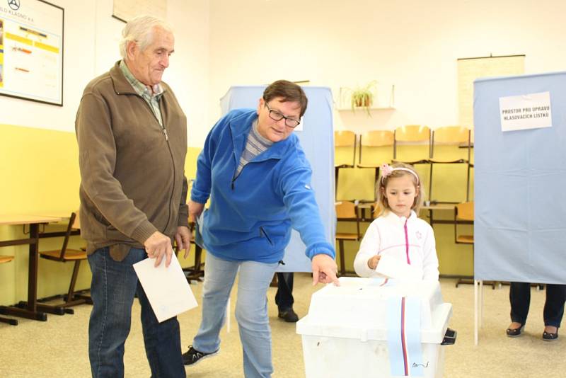 Volební místnost v budově Střední průmyslové školy a Vyšší odborné školy Kladno. 