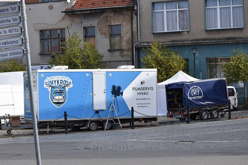 Ve Velvarech zakotvili filmaři, točí zde nový komediální seriál.