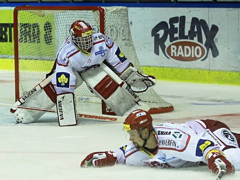 Když bylo potřeba, hosté sáhli po obětavém zákroku // Rytíři Kladno - HC Třinec 2:6,  ELH 2011/12, hráno 6.11.2011