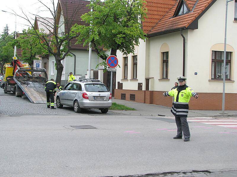 Nehoda dvou škodovek v ulici Ke Stadionu v Kladně