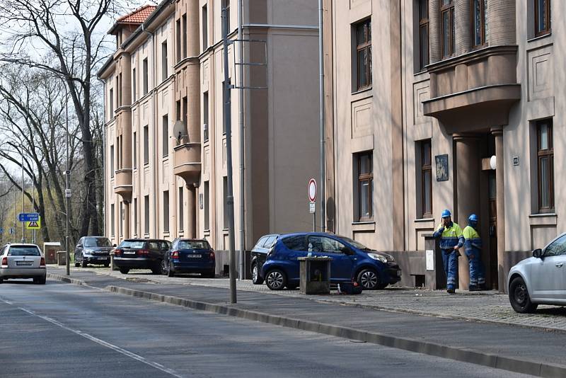 V Ouvalově ulici ve Slaném někdo poškodil uzávěr plynu, plynaři závadu neprodleně odstranili.