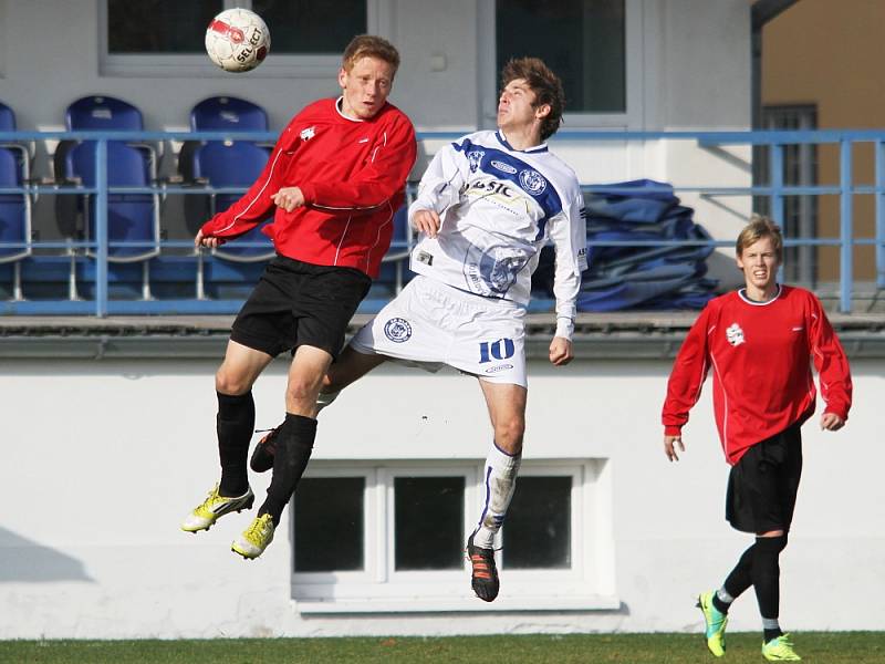 Kladno přenechalo důležité body Měcholupům // SK Kladno -SK Horní Měcholupy 1:3 (0:2) , utkání 14.k. CFL. ligy 2012/13, hráno 10.11.2012