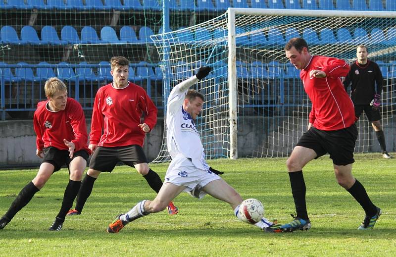 Kladno přenechalo důležité body Měcholupům // SK Kladno -SK Horní Měcholupy 1:3 (0:2) , utkání 14.k. CFL. ligy 2012/13, hráno 10.11.2012