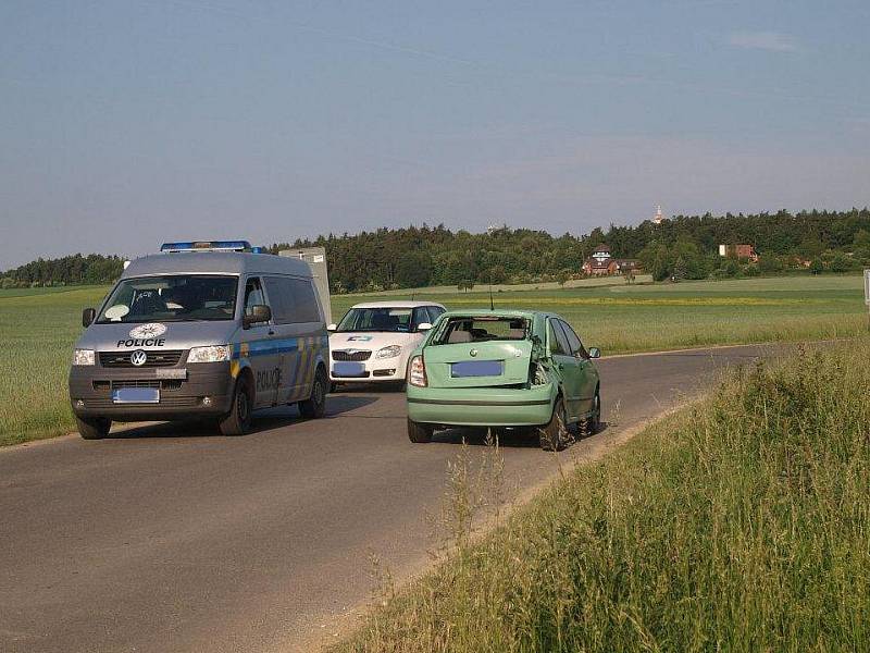 Srážka nákladního vlaku s fabií v Kladně