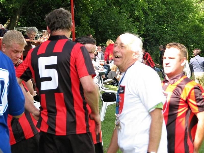 Sokol Zákolany slavil 100 let trvání. Moderovala zdejší celebrita Bára Štěpánová, přítomny byly také Ivan Hlas či elitní fotbalisté minulosti Ivan Hašek nebo Ladislav Vízek a jeho Kozlovna. 