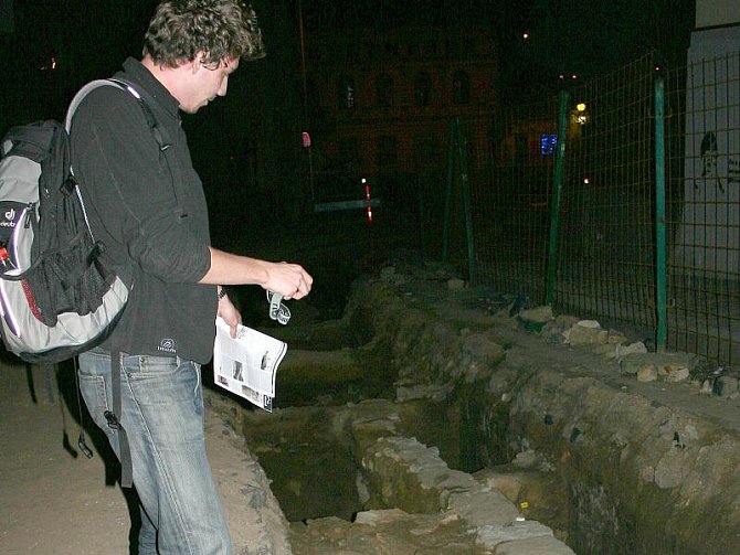Za záchranu jedinečných památek ve slánském podzemí se rozhodli bojovat i studenti architektury, kteří přijeli do Slaného krátce před zahájením zemních prací ve Vinařického ulici.