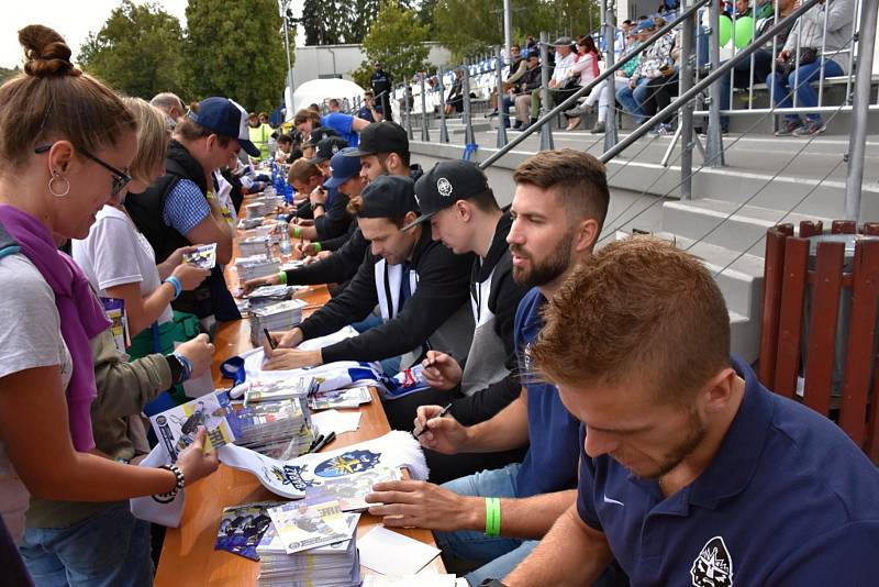 Dny města Kladna: autogramiáda hokejových Rytířů.