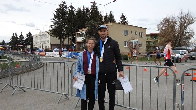 Klára a Vít Hlaváčovi vybojovali medaile na mistrovství ČR v chůzi na 35 km.