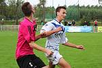 Tatran Rakovník (v růžovém) doma podlehl Kladnu na na penalty 0:1. 