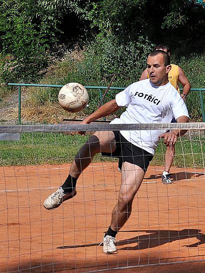 Druhý ročník nohejbalového turnaje pořádaného sdružením Otvovísek se v sobotu uskutečnil hřišti v Otvovicích. 