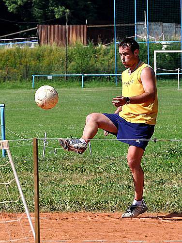 Druhý ročník nohejbalového turnaje pořádaného sdružením Otvovísek se v sobotu uskutečnil hřišti v Otvovicích. 