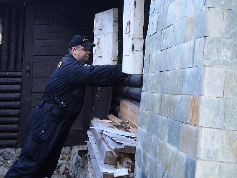 Policisté kontrolovali chatové osady na Unhošťsku.