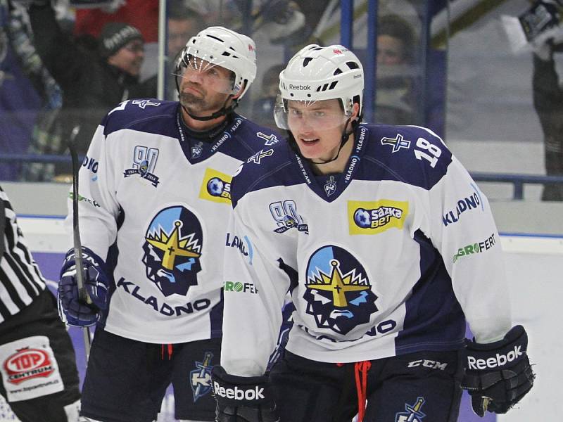 Michal Gutwald, v tento moment ještě netuší, že ho čeká premiérový souboj .... // Rytíři Kladno – HC Slovan Ústečtí Lvi 3:1, 1.hokejová liga 2014-15 /29. 11. 2014