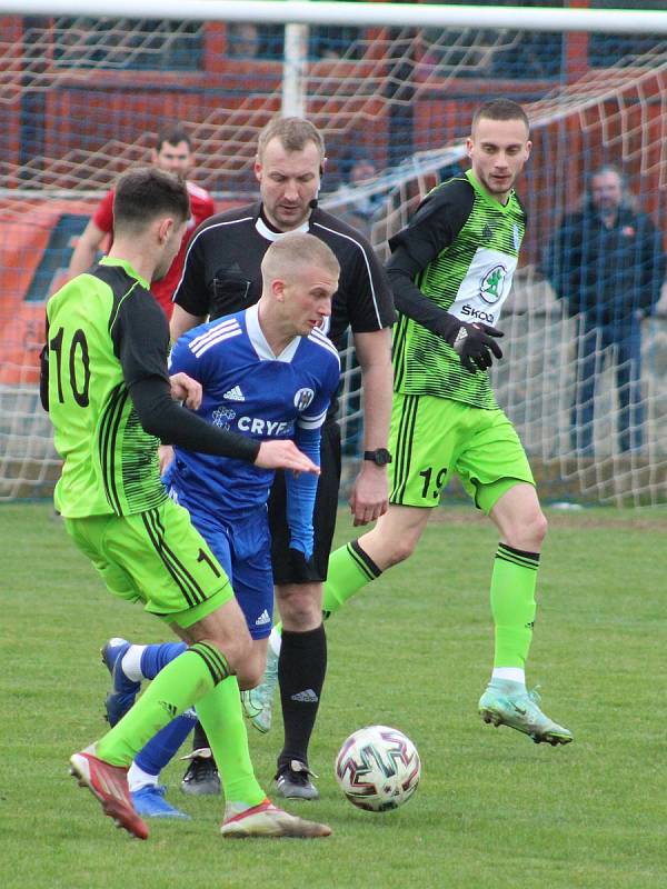 Fotbalisté Velvar (v modrém) v 19. kole ČFL B rozstříleli rezervu FK Mladá Boleslav 5:0.