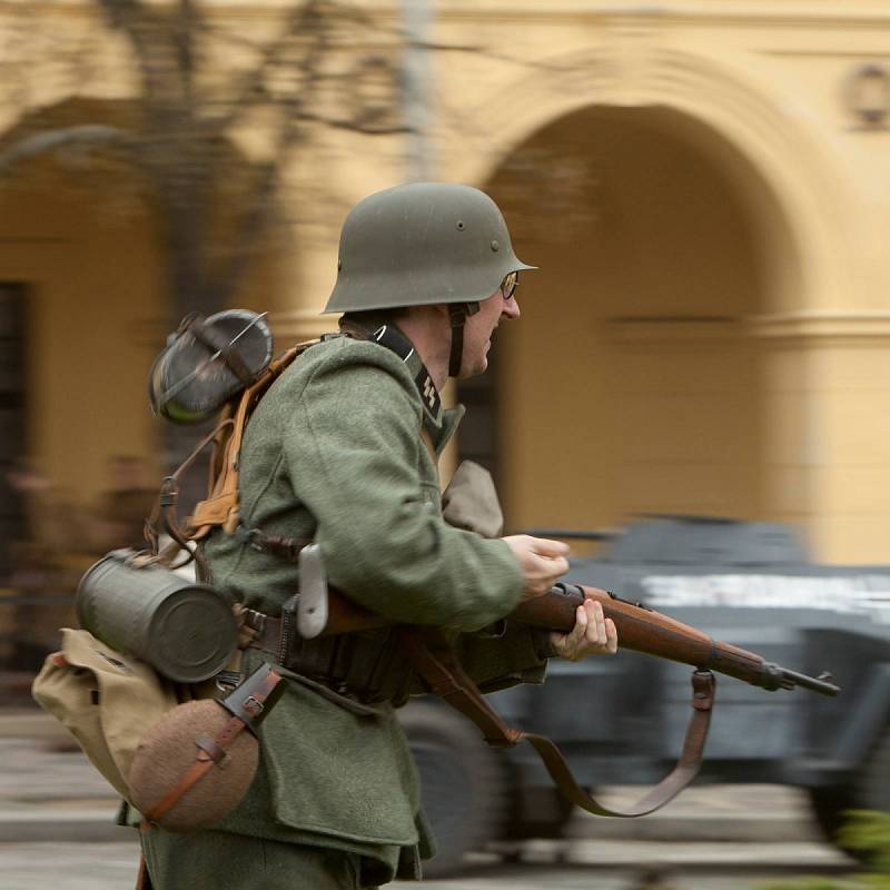 Setkání klubů vojenské historie ve Slaném.