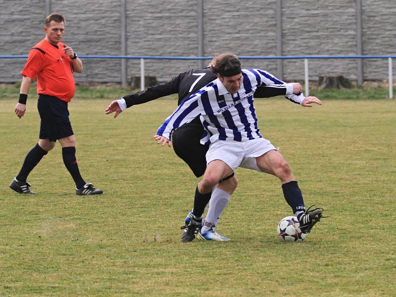 Baník útočil, Přítočno dávalo branky. SK Velké Přítočno - baník Švermov 3:0, OP Kladno, 21. 3. 2015