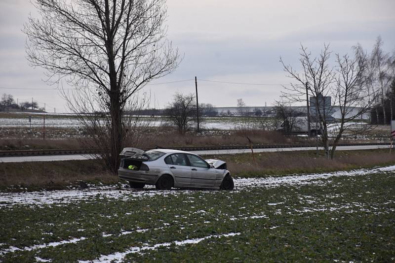 Smrtelná nehoda na silnici z Velvar do Kralup.