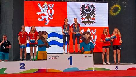 Badmintonistky Malvína Skrčená z Kladna a Karolína Kalkušová z Benátek vyhrály olympiádu Dětí a mládeže v Přerově.