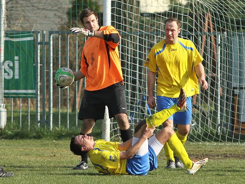 Záhadné nedělní odpoledne, Novo nasázelo 4 branky a Unhošť vyhrála 3:1 ... // TJ Unhošť - Tělovýchovná jednota NOVOMĚSTSKÝ Kladno 3:1  , utkání I.B, tř. 2013/14, hráno 30.3.2014