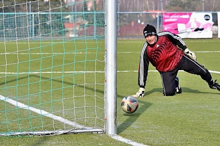 Poslední příprava na sezonu v B třídě: Kladno B (v šedém) - Braškov 1:2.