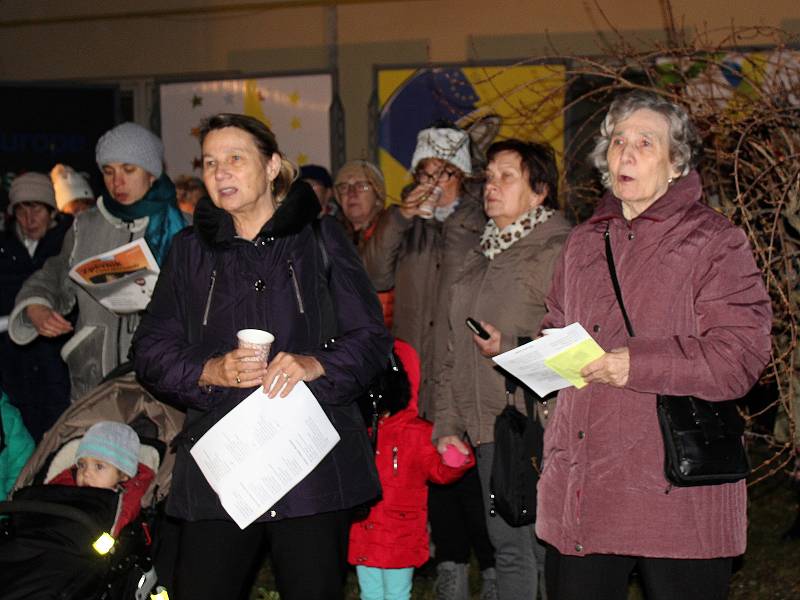 Z Česko zpívá koledy 2019 ve Středočeské vědecké knihovně v Kladně.